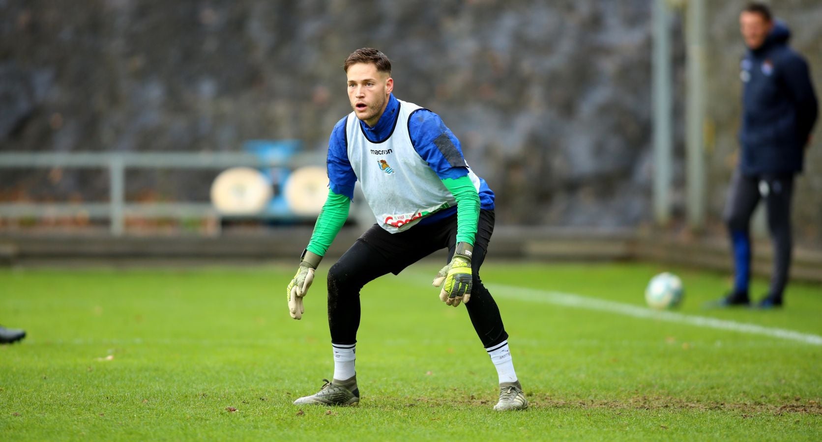 Moyá, Remiro, Zubiaurre, Llorente, Zaldua, Monreal, Merino, Zurutuza, Zubeldia, Portu y Willian José han saltado al verde. 