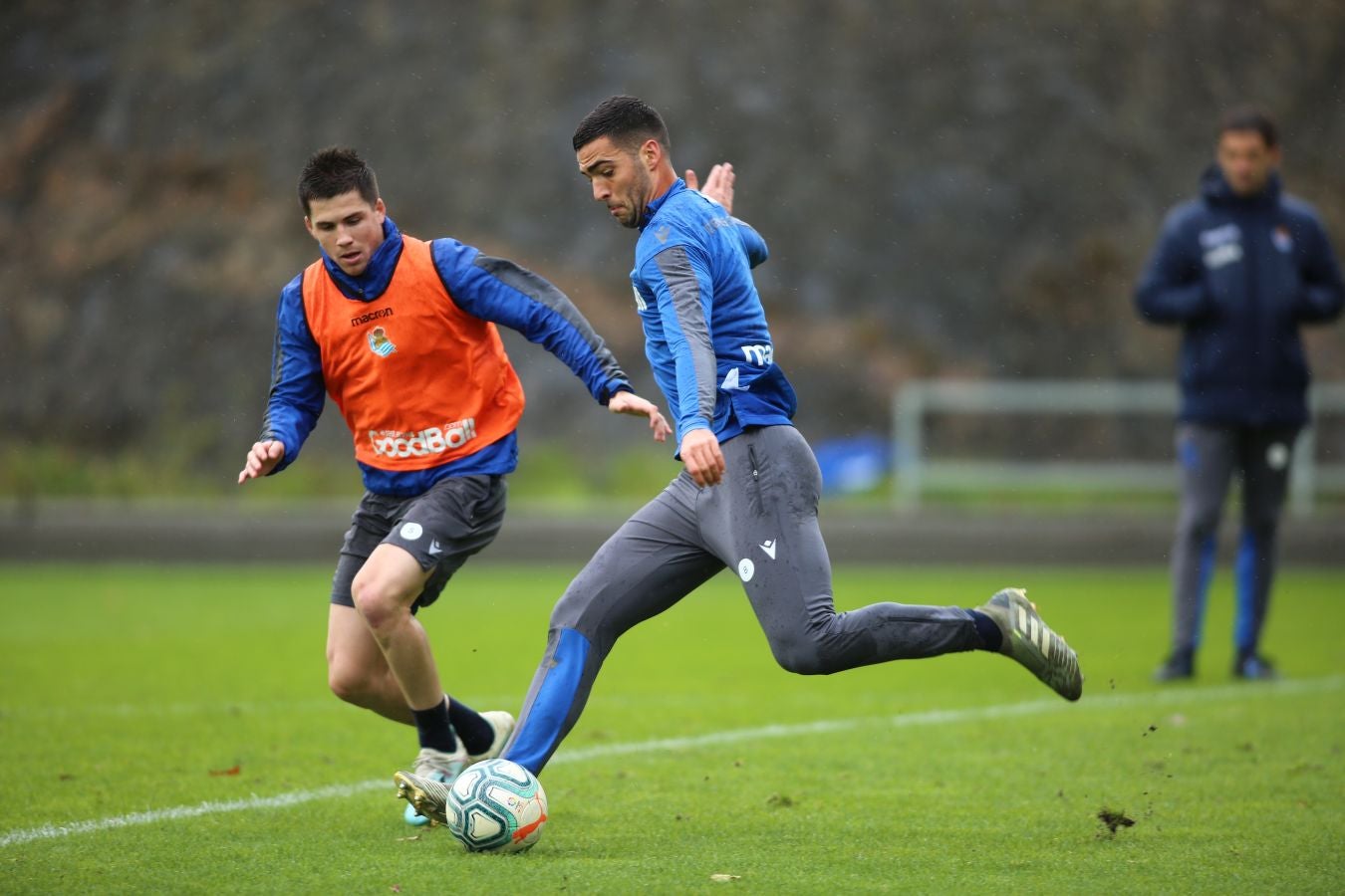 Moyá, Remiro, Zubiaurre, Llorente, Zaldua, Monreal, Merino, Zurutuza, Zubeldia, Portu y Willian José han saltado al verde. 