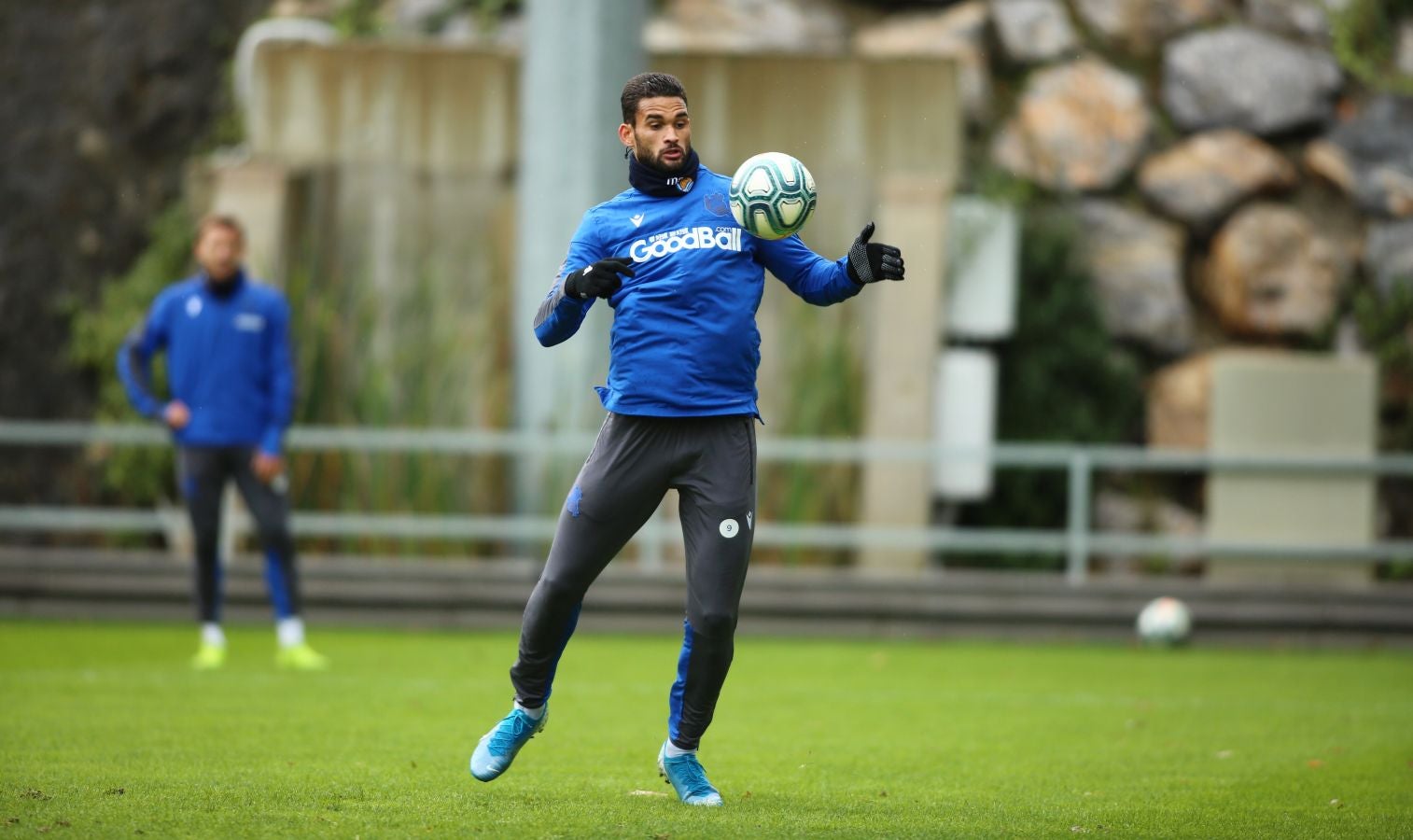 Moyá, Remiro, Zubiaurre, Llorente, Zaldua, Monreal, Merino, Zurutuza, Zubeldia, Portu y Willian José han saltado al verde. 