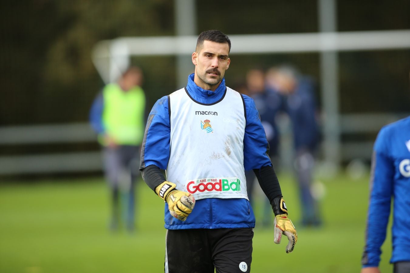 Moyá, Remiro, Zubiaurre, Llorente, Zaldua, Monreal, Merino, Zurutuza, Zubeldia, Portu y Willian José han saltado al verde. 