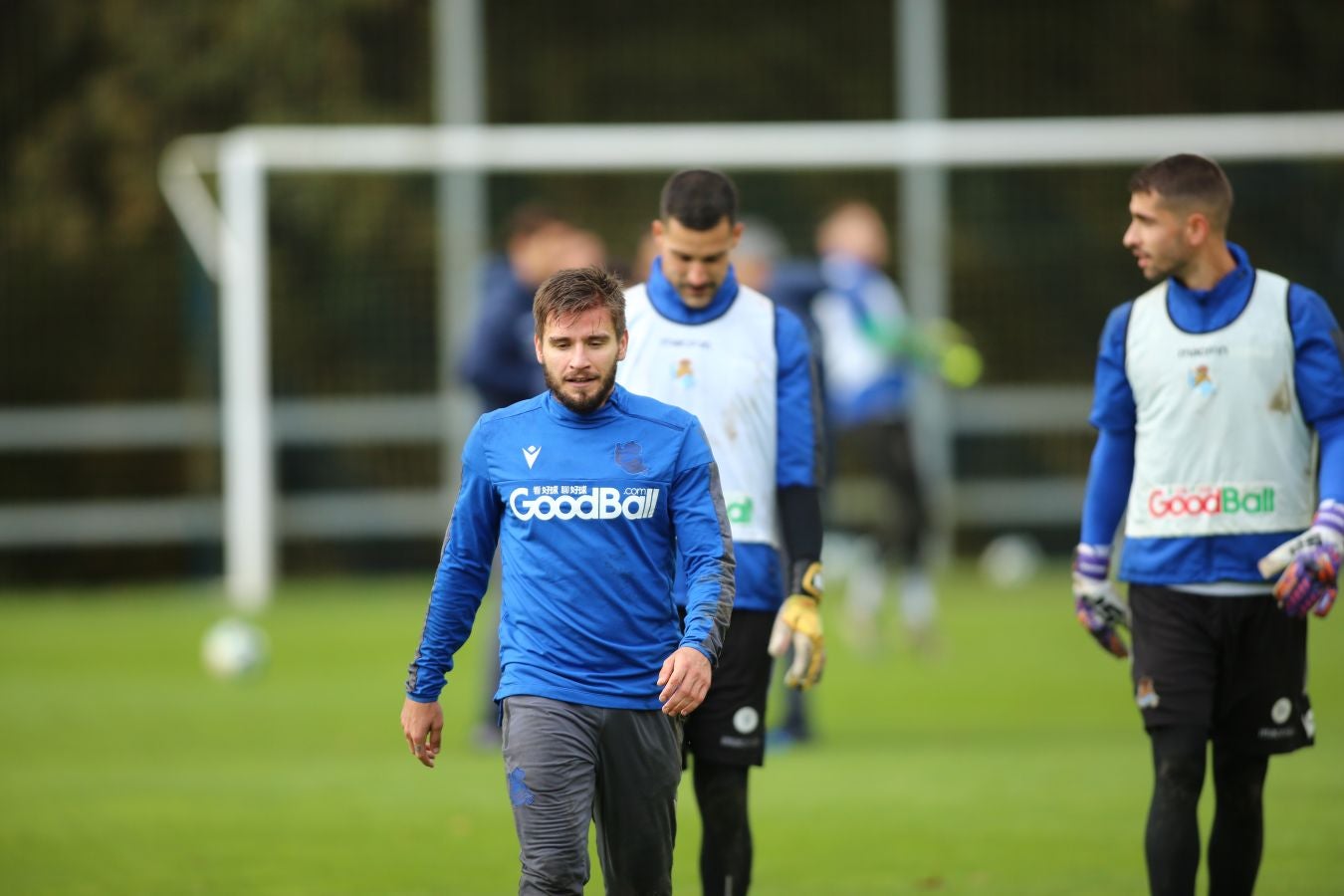 Moyá, Remiro, Zubiaurre, Llorente, Zaldua, Monreal, Merino, Zurutuza, Zubeldia, Portu y Willian José han saltado al verde. 