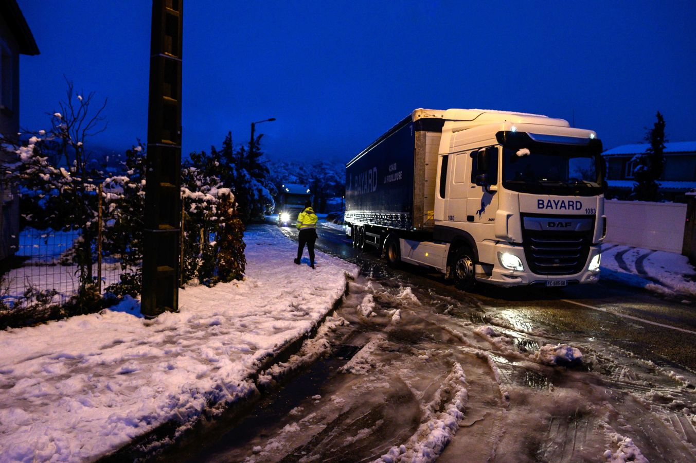 Cerca de Tournon-sur-Rhône, una localidad francesa ubicada en la región de Ródano-Alpes está en alerta por nieve y hielo o aguaceos que llevan el riesgo de inundaciones en esta zona. 