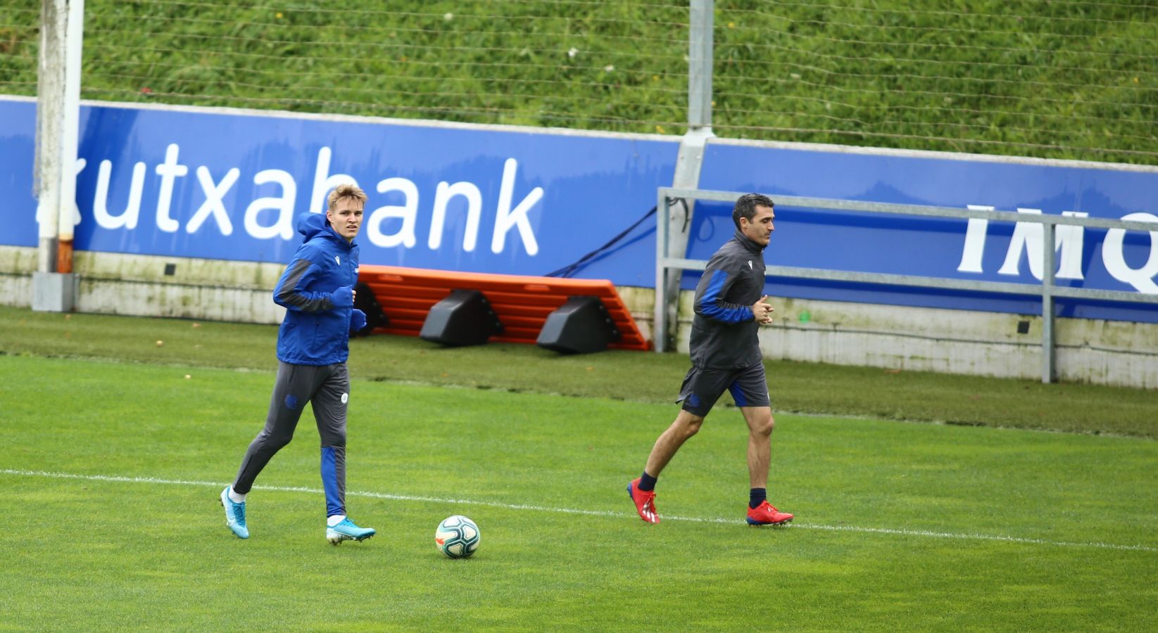 Moyá, Remiro, Zubiaurre, Llorente, Zaldua, Monreal, Merino, Zurutuza, Zubeldia, Portu y Willian José han saltado al verde. 