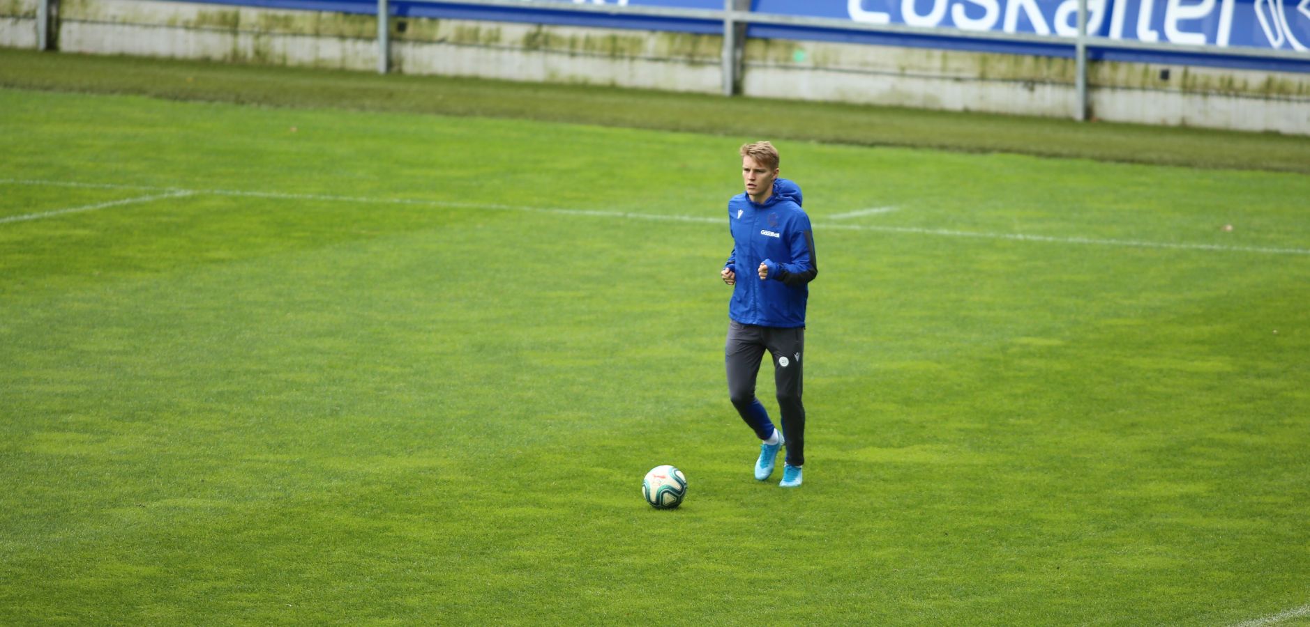 Moyá, Remiro, Zubiaurre, Llorente, Zaldua, Monreal, Merino, Zurutuza, Zubeldia, Portu y Willian José han saltado al verde. 