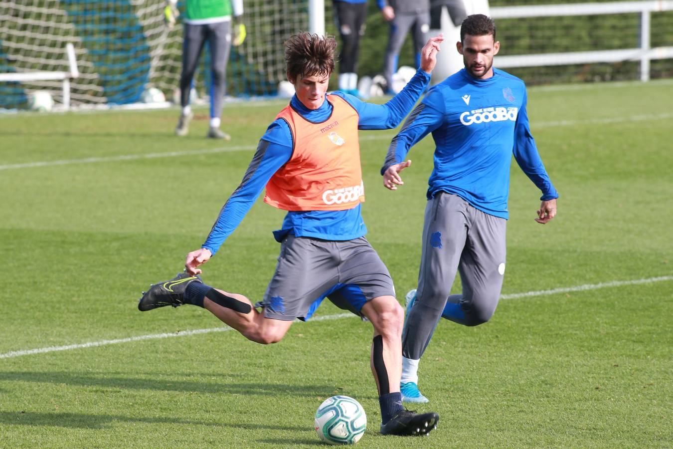 El noruego, con el tobillo derecho tocado, ha trabajado con y sin balón bajo la supervisión de uno de los preparadores físicos.