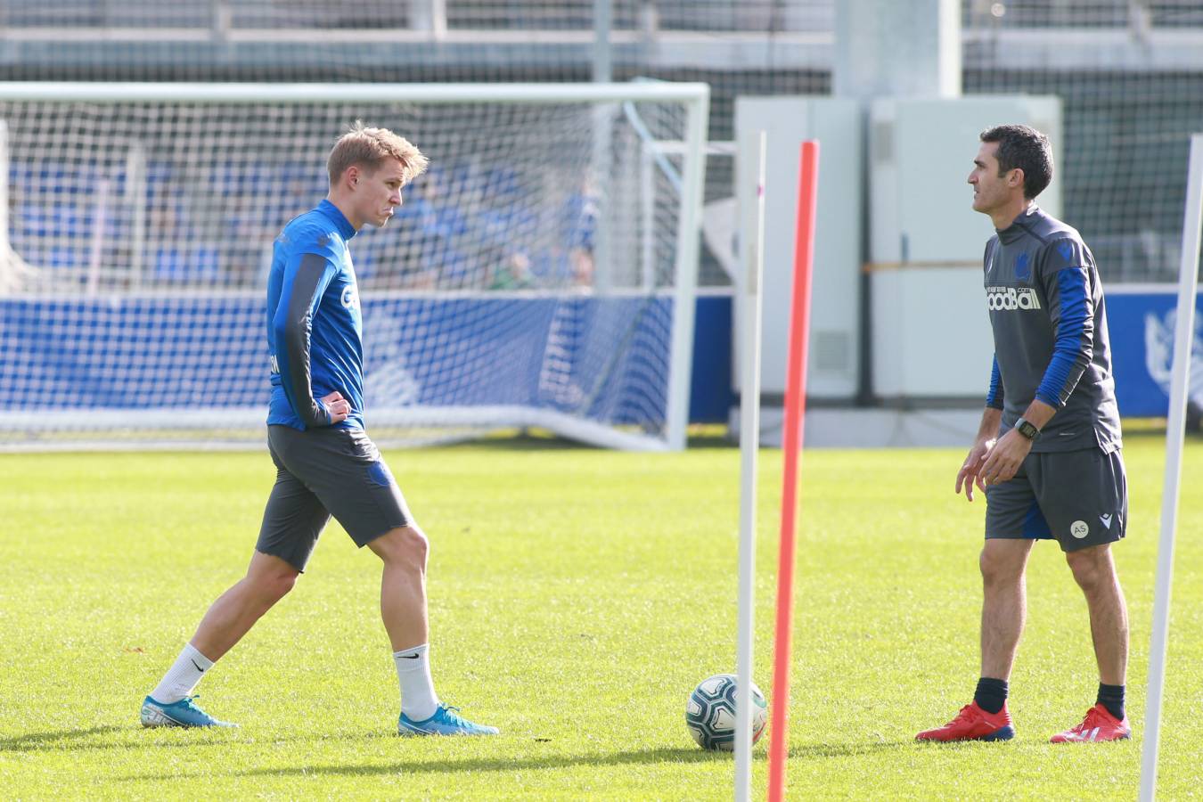 El noruego, con el tobillo derecho tocado, ha trabajado con y sin balón bajo la supervisión de uno de los preparadores físicos.