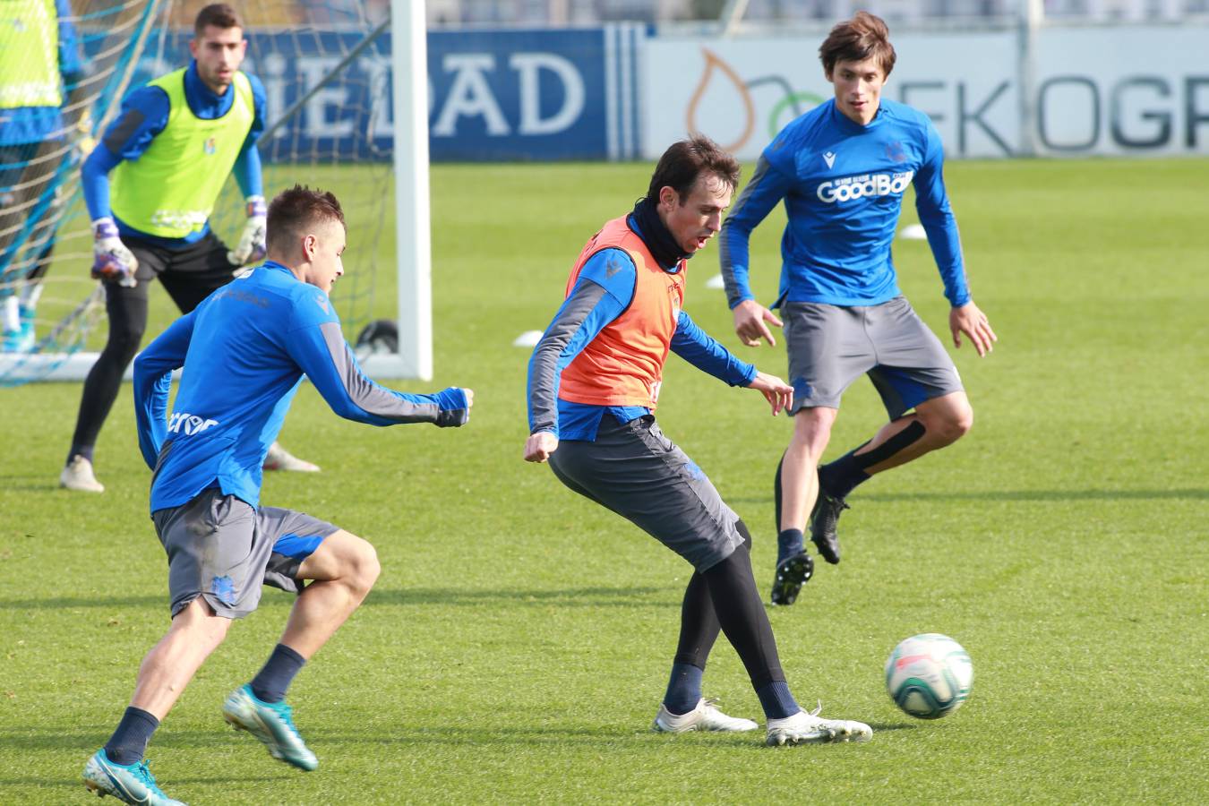 El noruego, con el tobillo derecho tocado, ha trabajado con y sin balón bajo la supervisión de uno de los preparadores físicos.