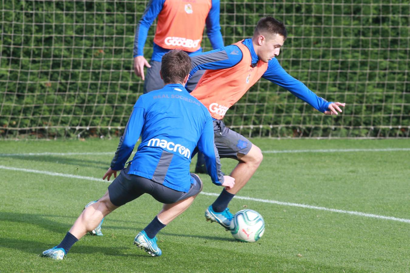 El noruego, con el tobillo derecho tocado, ha trabajado con y sin balón bajo la supervisión de uno de los preparadores físicos.