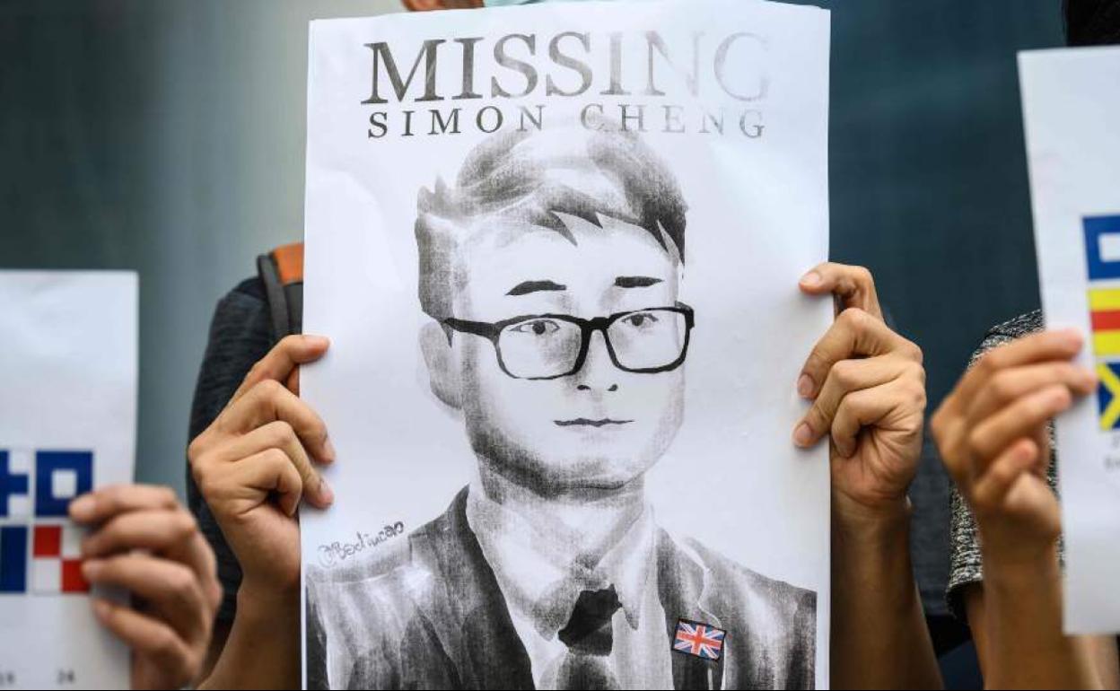 Cartel difundido después de la desaparición del hongkonés Simon Cheng.