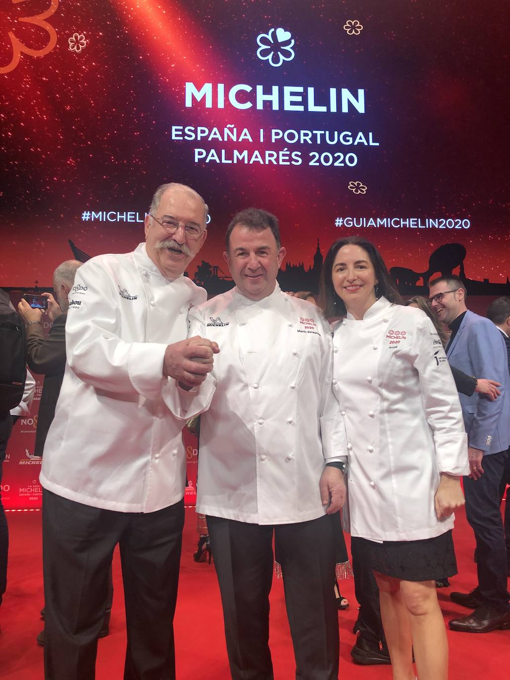 Martín Berasategui sigue batiendo todos los récords históricos de la Michelin. El cocinero donostiarra suma ya doce estrellas: la nueva edición de la Guía, desvelada este miércoles en Sevilla, concede la primera estrella a dos nuevos proyectos de la factoría Berasategui: el Ola de Bilbao y el Fifty Seconds de Lisboa.