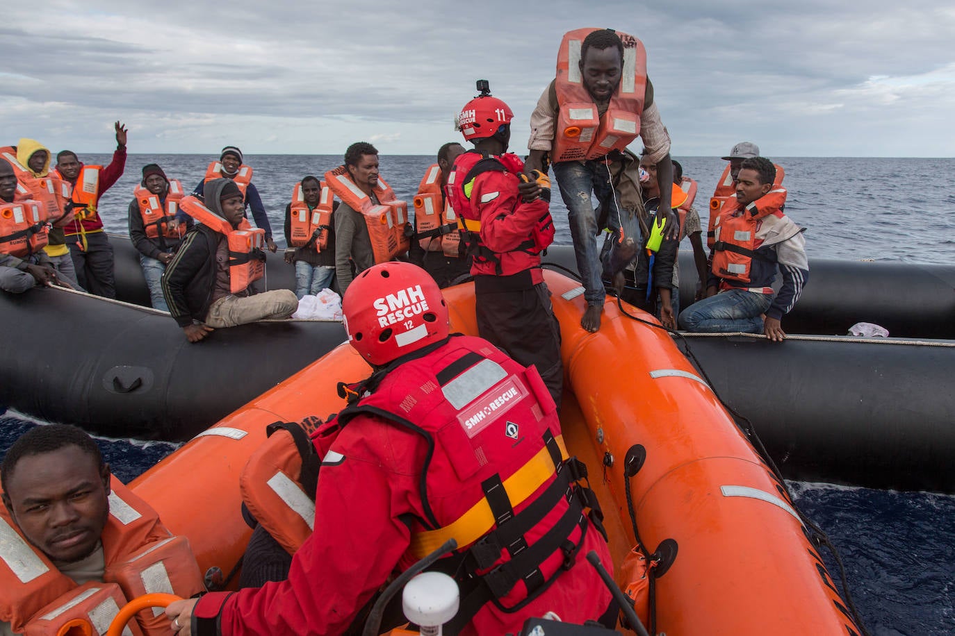 Salvar vidas. Esa ha sido siempre la misión del 'Aita Mari', el pesquero guipuzcoano reconvertido en barco de rescate y desde este jueves ha conseguido salvar las de decenas de personas.