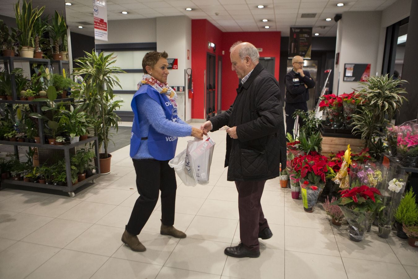 160 establecimientos se suman a la llamada del Banco de Alimentos de Gipuzkoa con el objetivo de que cada guipuzcoano done un kilo de alimentos para llegar a los 715.000