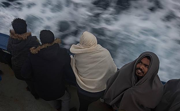 Migrantes rescatados por el 'Aita Mari'.