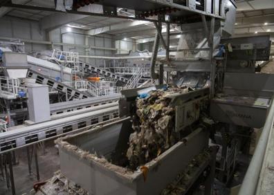 Imagen secundaria 1 - La incineradora empezará a tratar los primeros residuos la próxima semana