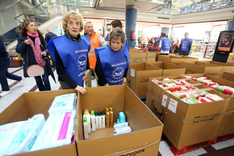Fotos: Continúa la recogida de alimentos