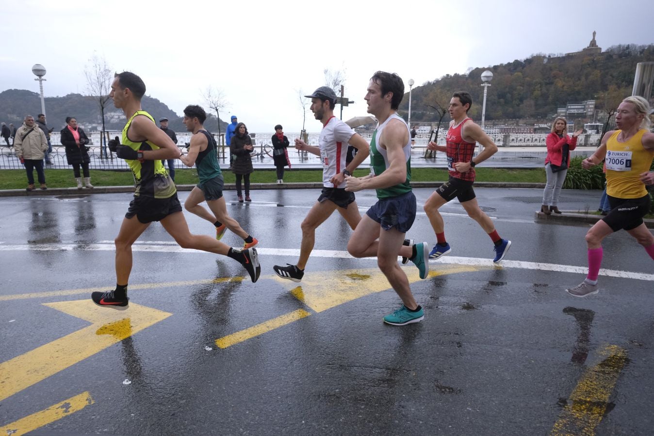 3.000 corredores han salido hoy desde Paseo de Errondo para dar las dos vueltas al recorrido y completar los 42,195 kilómetros. 