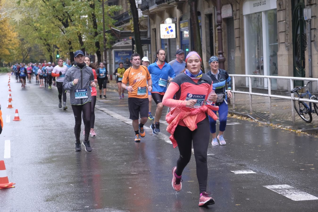 3.000 corredores han salido hoy desde Paseo de Errondo para dar las dos vueltas al recorrido y completar los 42,195 kilómetros. 