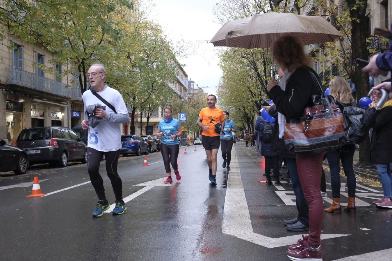 3.000 corredores han salido hoy desde Paseo de Errondo para dar las dos vueltas al recorrido y completar los 42,195 kilómetros. 