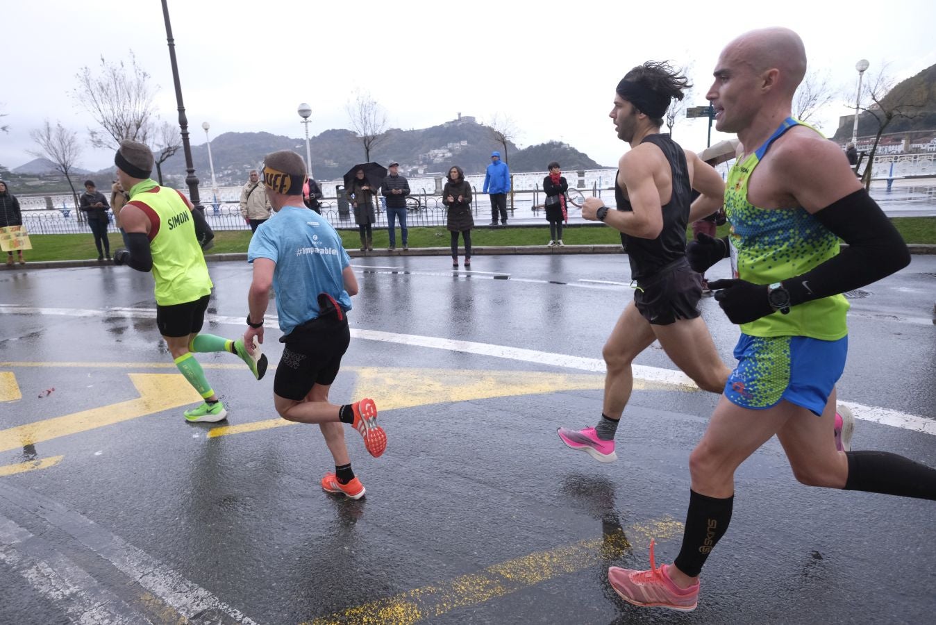 3.000 corredores han salido hoy desde Paseo de Errondo para dar las dos vueltas al recorrido y completar los 42,195 kilómetros. 