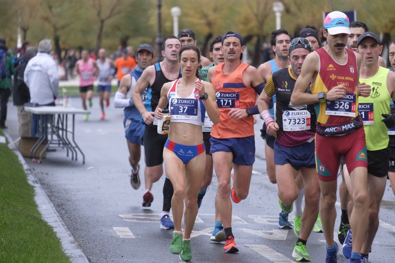 3.000 corredores han salido hoy desde Paseo de Errondo para dar las dos vueltas al recorrido y completar los 42,195 kilómetros. 