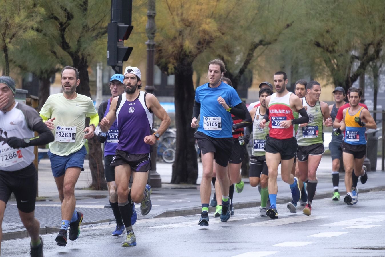 3.000 corredores han salido hoy desde Paseo de Errondo para dar las dos vueltas al recorrido y completar los 42,195 kilómetros. 
