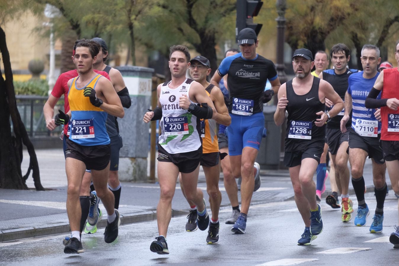3.000 corredores han salido hoy desde Paseo de Errondo para dar las dos vueltas al recorrido y completar los 42,195 kilómetros. 