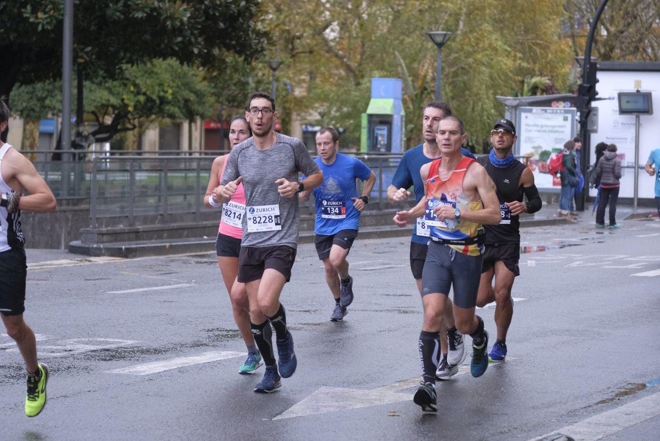 3.000 corredores han salido hoy desde Paseo de Errondo para dar las dos vueltas al recorrido y completar los 42,195 kilómetros. 