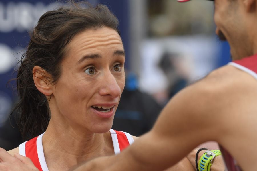 3.000 corredores han tomado salida desde el Paseo de Errondo para dar las dos vueltas al recorrido y completar los 42,195 kilómetros. 