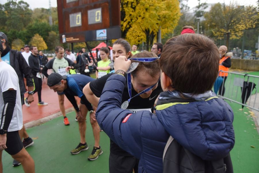 3.000 corredores han tomado salida desde el Paseo de Errondo para dar las dos vueltas al recorrido y completar los 42,195 kilómetros. 