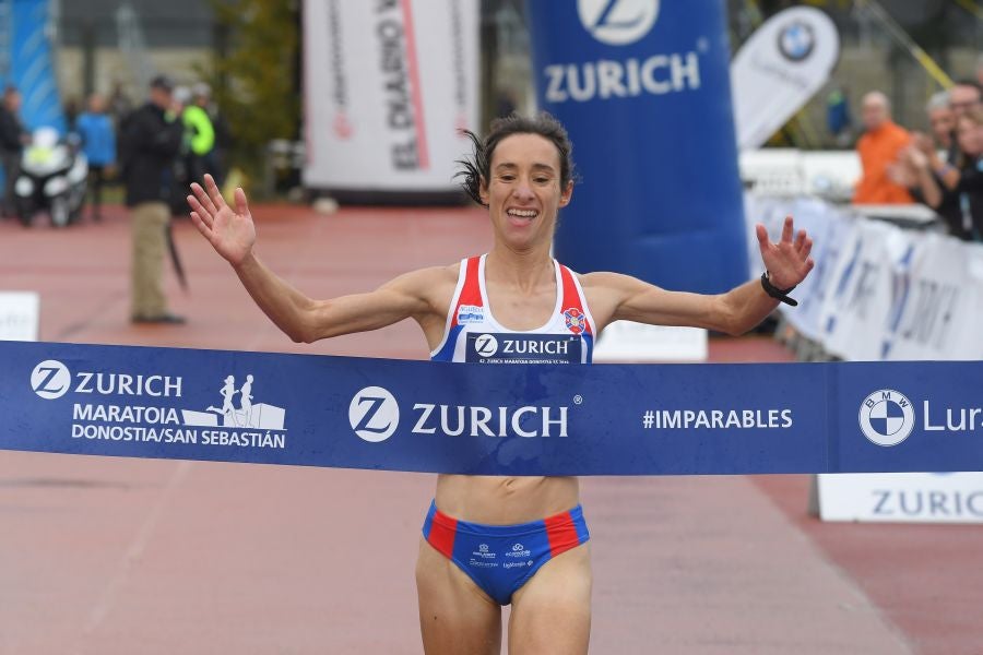 3.000 corredores han tomado salida desde el Paseo de Errondo para dar las dos vueltas al recorrido y completar los 42,195 kilómetros. 