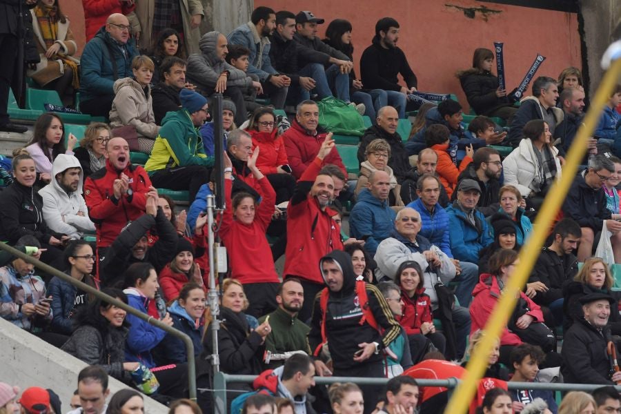 3.000 corredores han tomado salida desde el Paseo de Errondo para dar las dos vueltas al recorrido y completar los 42,195 kilómetros. 