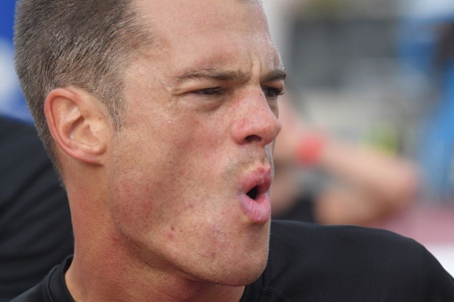 3.000 corredores han tomado salida desde el Paseo de Errondo para dar las dos vueltas al recorrido y completar los 42,195 kilómetros. 