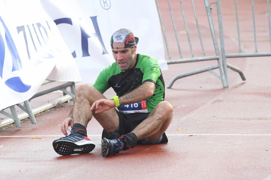 3.000 corredores han tomado salida desde el Paseo de Errondo para dar las dos vueltas al recorrido y completar los 42,195 kilómetros. 