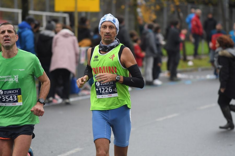 3.000 corredores han tomado salida desde el Paseo de Errondo para dar las dos vueltas al recorrido y completar los 42,195 kilómetros. 