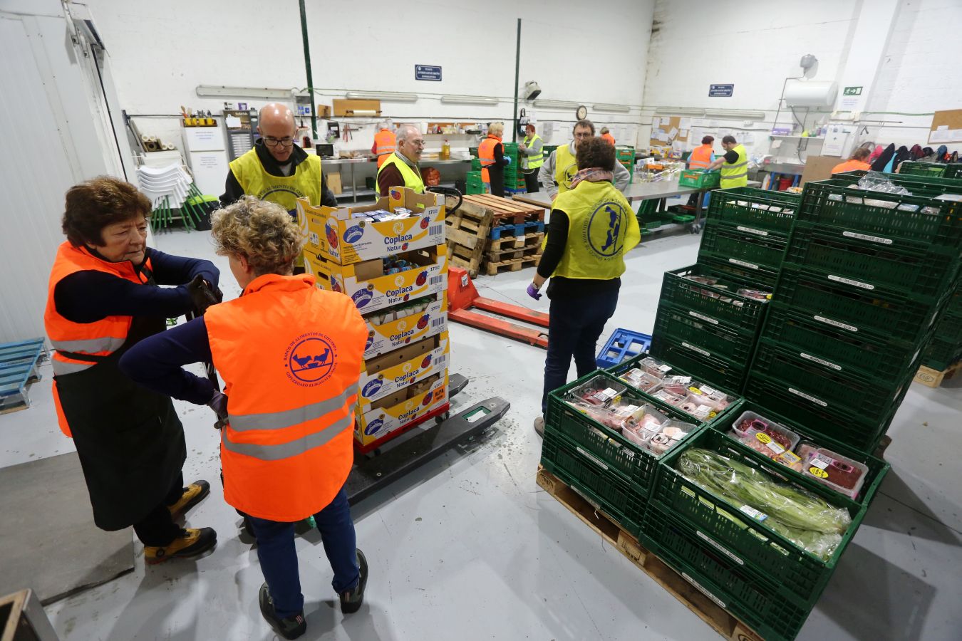 El Banco de Alimentos de Gipuzkoa almacena en su nave de Oiartzun los miles y miles de kilos de alimentos de la Gran Recogida