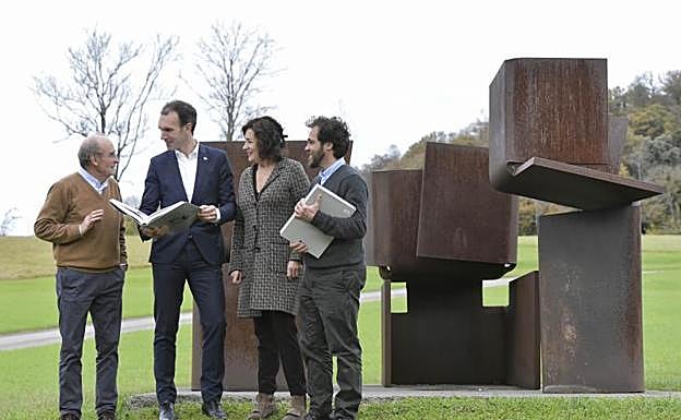 Presentación del tercer volumen del catálogo en Chillida Leku.