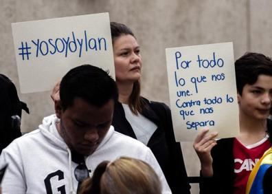 Imagen secundaria 1 - Imagen de las protestas por el joven. 