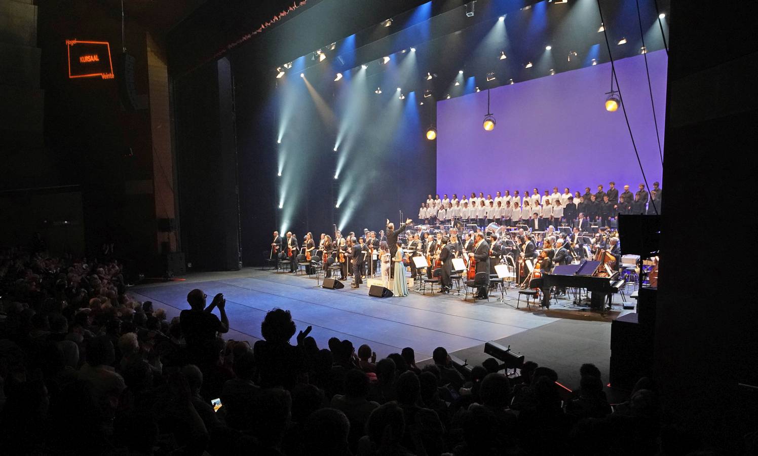 Éxito en una gala para celebrar las dos décadas de vida de los 'cubos'.