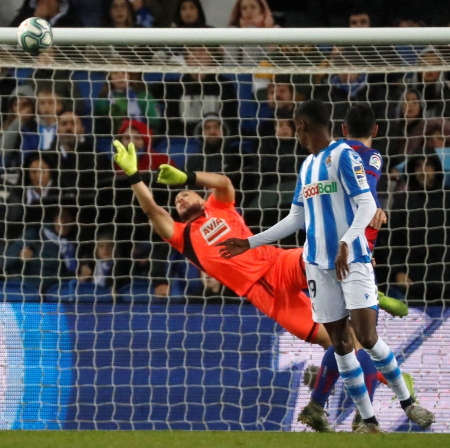 La Real Sociedad vence 4-1 al Eibar en el Reale Arena. 