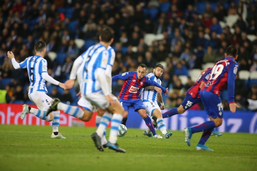 La Real Sociedad vence 4-1 al Eibar en el Reale Arena. 