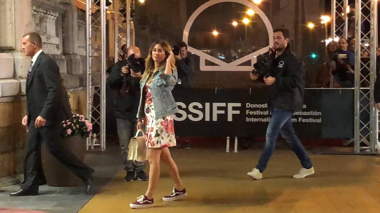 Conocemos el estilo de la actriz a través de sus looks 'street style' y fiesta