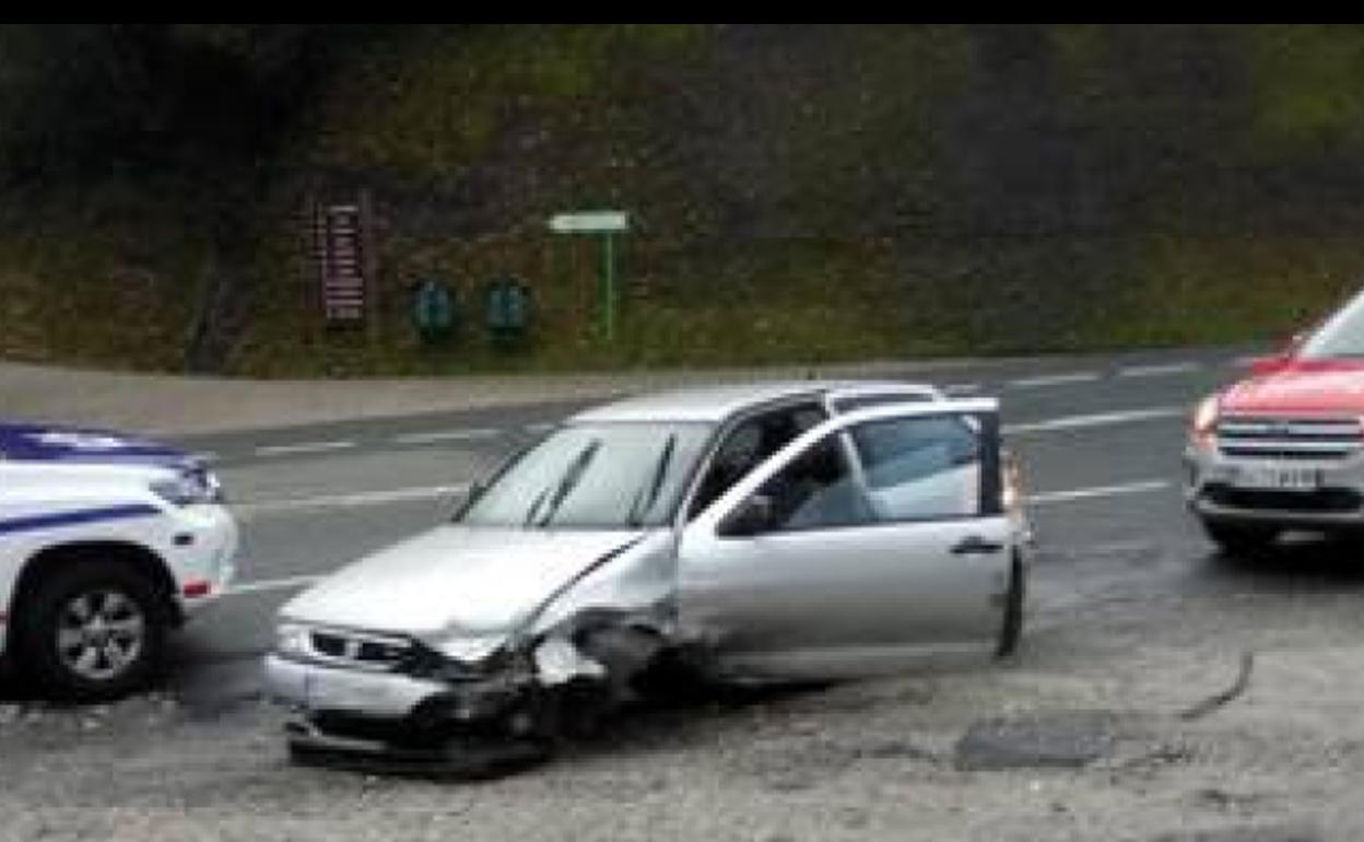 Un conductor fugado tiene un accidente en Idiazabal y da positivo en drogas