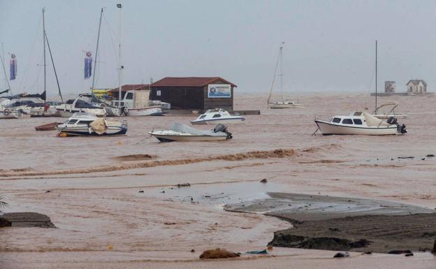 Aspecto del Mar Menor, tras la riada.