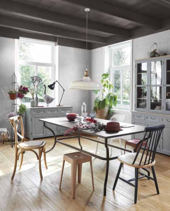 La mezcla de estilos, la utilización de toda la paleta de color; el maridaje sin complejos de materiales tan diversos como el acero, la piedra, el cristal y la madera; el auge de lo sostenible, la presencia de elementos naturales y la reutilización y reubicación de elementos decorativos del propio hogar serán la seña de identidad de un otoño-invierno marcado por las largas extancias en casa debido a la pandemia