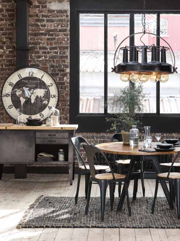 La mezcla de estilos, la utilización de toda la paleta de color; el maridaje sin complejos de materiales tan diversos como el acero, la piedra, el cristal y la madera; el auge de lo sostenible, la presencia de elementos naturales y la reutilización y reubicación de elementos decorativos del propio hogar serán la seña de identidad de un otoño-invierno marcado por las largas extancias en casa debido a la pandemia