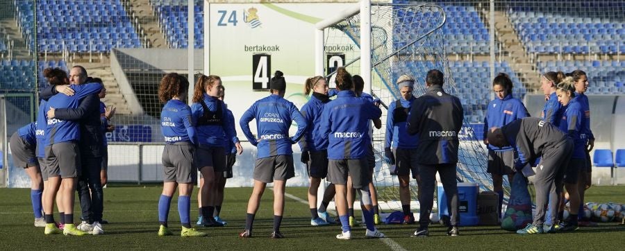 Las jugadoras de la Real Sociedad han completado en Zubieta un entrenamiento en el que han saboreado el Tambor de Oro. 