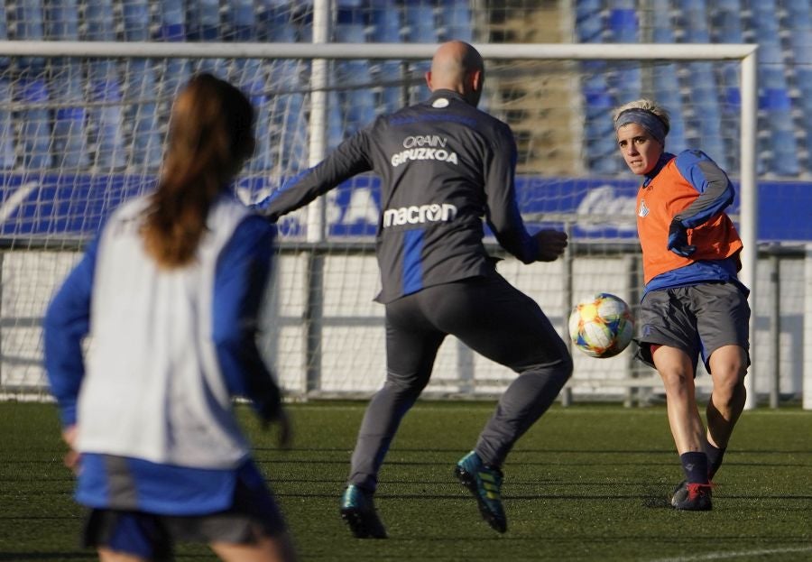 Las jugadoras de la Real Sociedad han completado en Zubieta un entrenamiento en el que han saboreado el Tambor de Oro. 