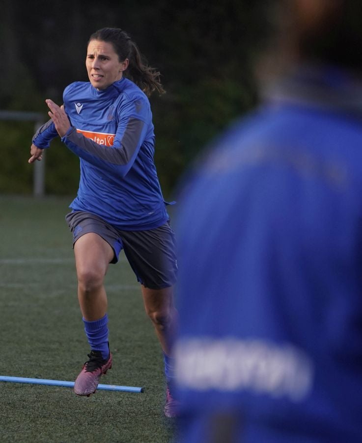Las jugadoras de la Real Sociedad han completado en Zubieta un entrenamiento en el que han saboreado el Tambor de Oro. 