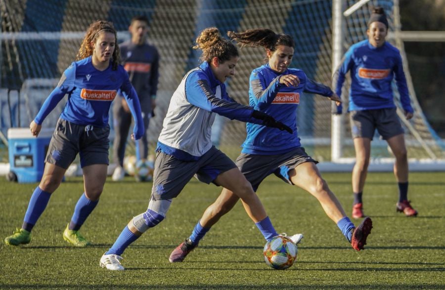 Las jugadoras de la Real Sociedad han completado en Zubieta un entrenamiento en el que han saboreado el Tambor de Oro. 