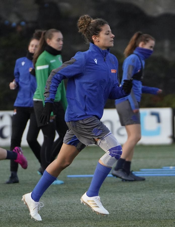 Las jugadoras de la Real Sociedad han completado en Zubieta un entrenamiento en el que han saboreado el Tambor de Oro. 